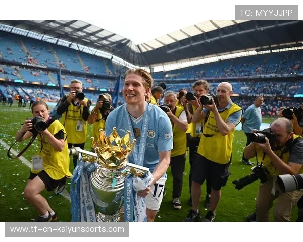 巴萨追德布劳内式调度总控：打造足球界的“中场指挥官”