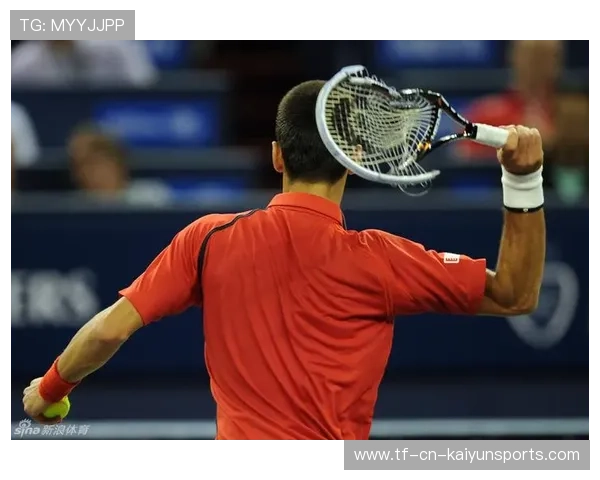 网球名将怒摔球拍，球飞向裁判席的瞬间引发全民热议